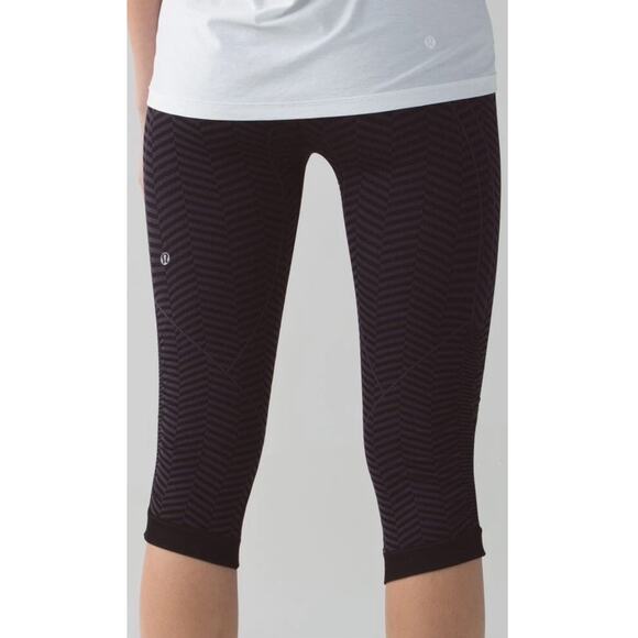 LULULEMON In The Flow Crop II Heathered Naval dark Blue black knee length crop 4 - Picture 5 of 8